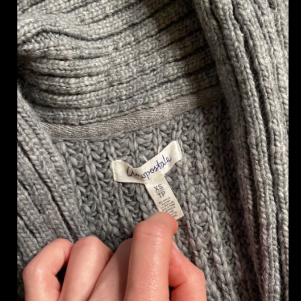 VEST - Picture 2 of 4